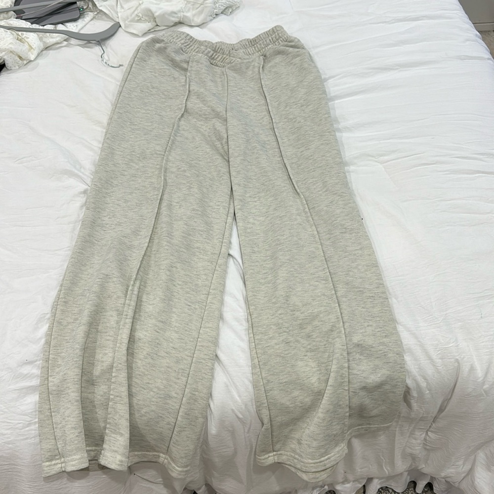 Really cute sweatpants.